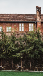 sash windows on the side of a house